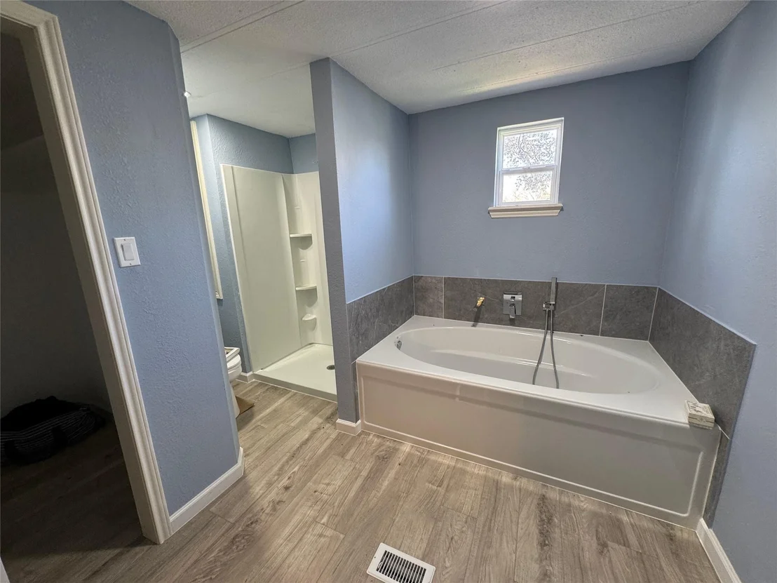 Photo of 585 River Oaks Drive