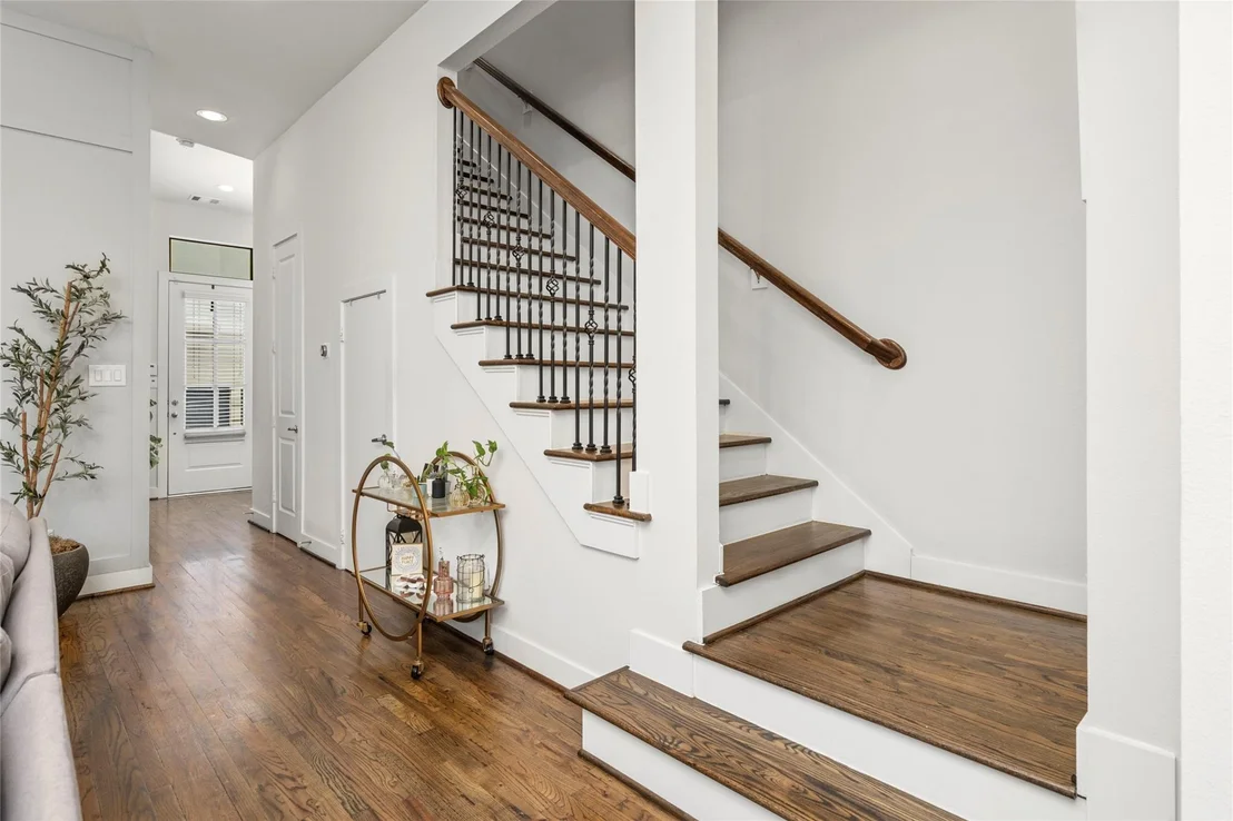 Photo of Unit E at 2609 Riverside Drive