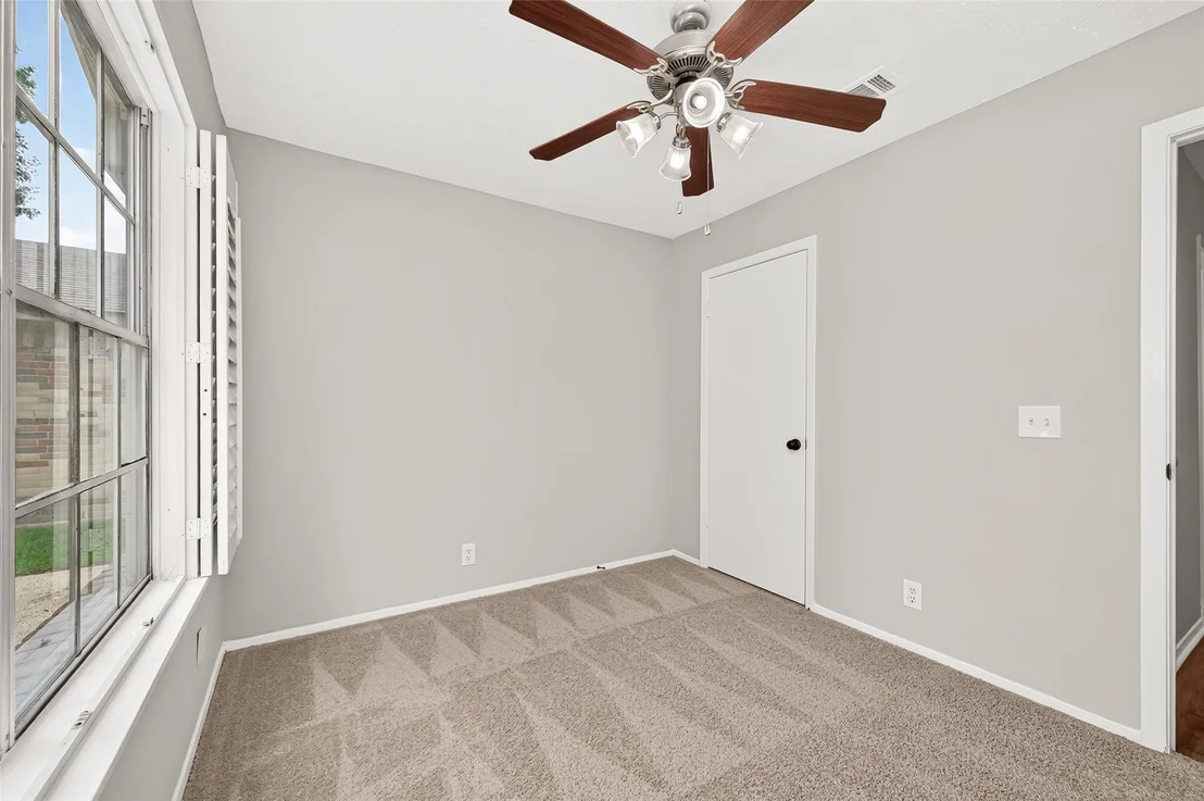 Photo of 18611 Spinney Lane Drive