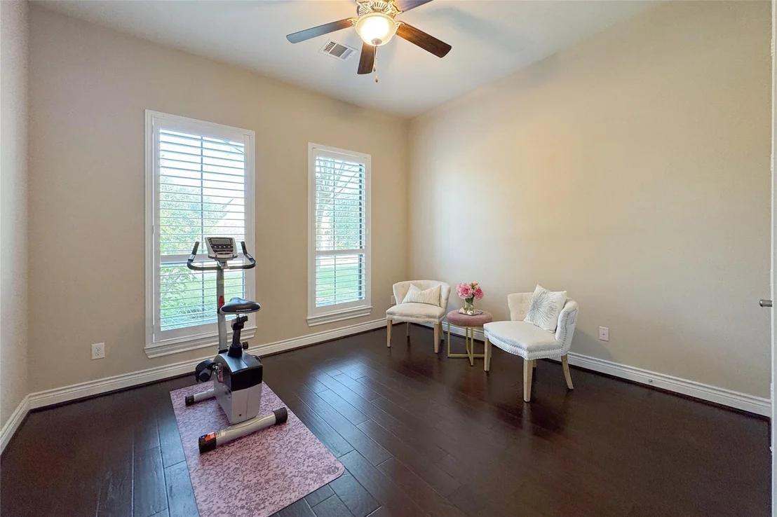 Photo of 121 Silverstone Lane