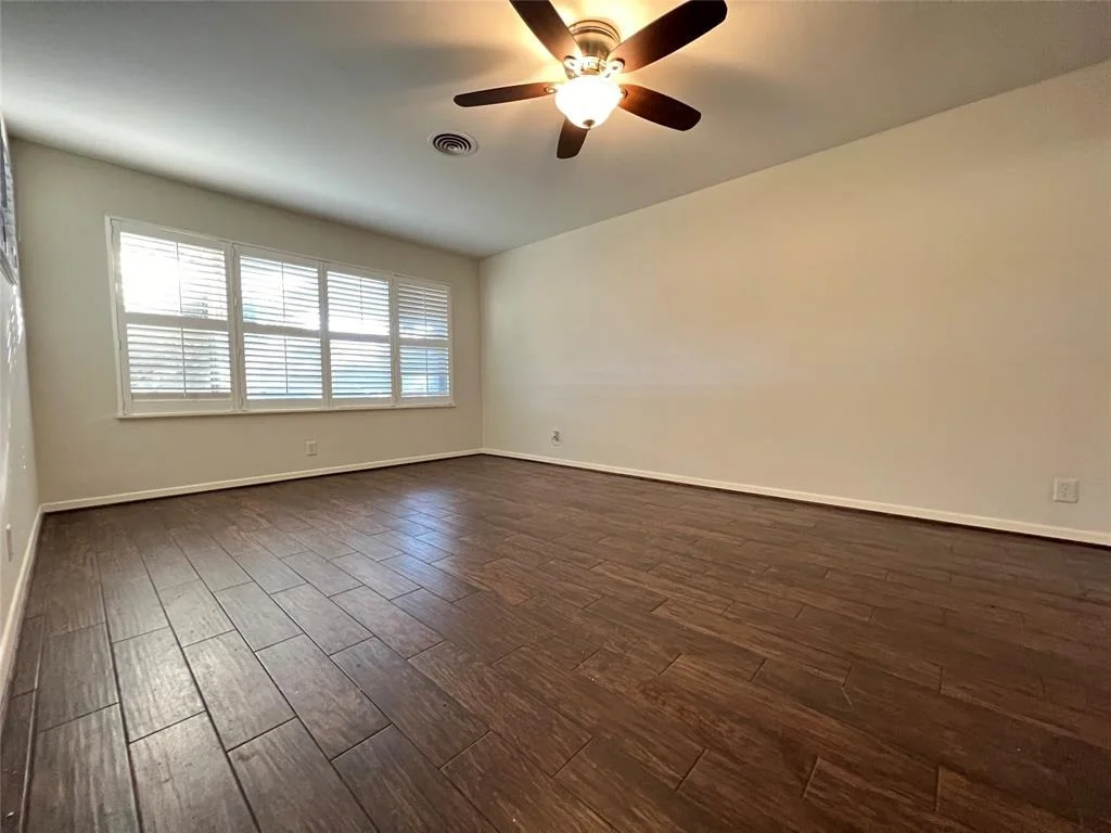Photo of 4602 Redstart Street