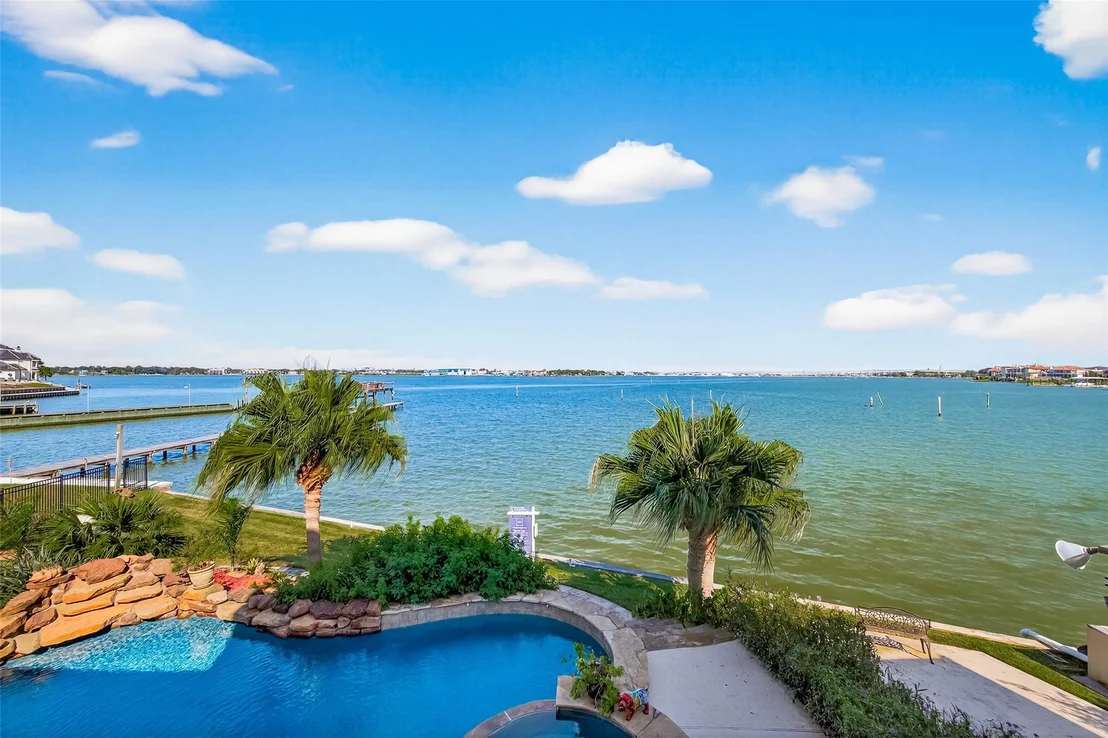 Photo of 2242 Marina Way