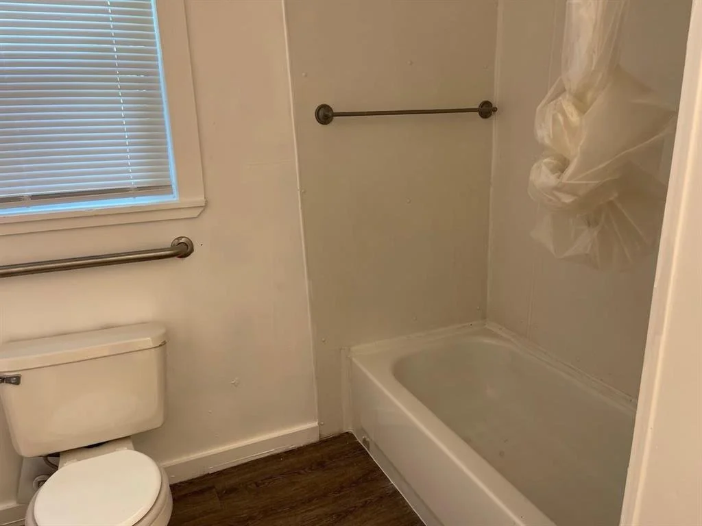 Photo of 709 N Loop