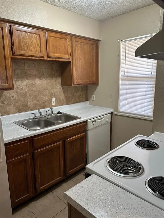 Photo of Unit 16A at 2501 Gulf Freeway