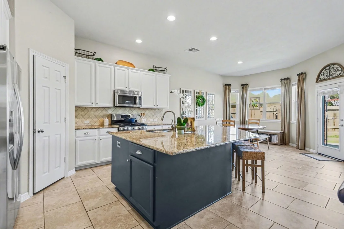Photo of 27006 Cliff Pointe Lane