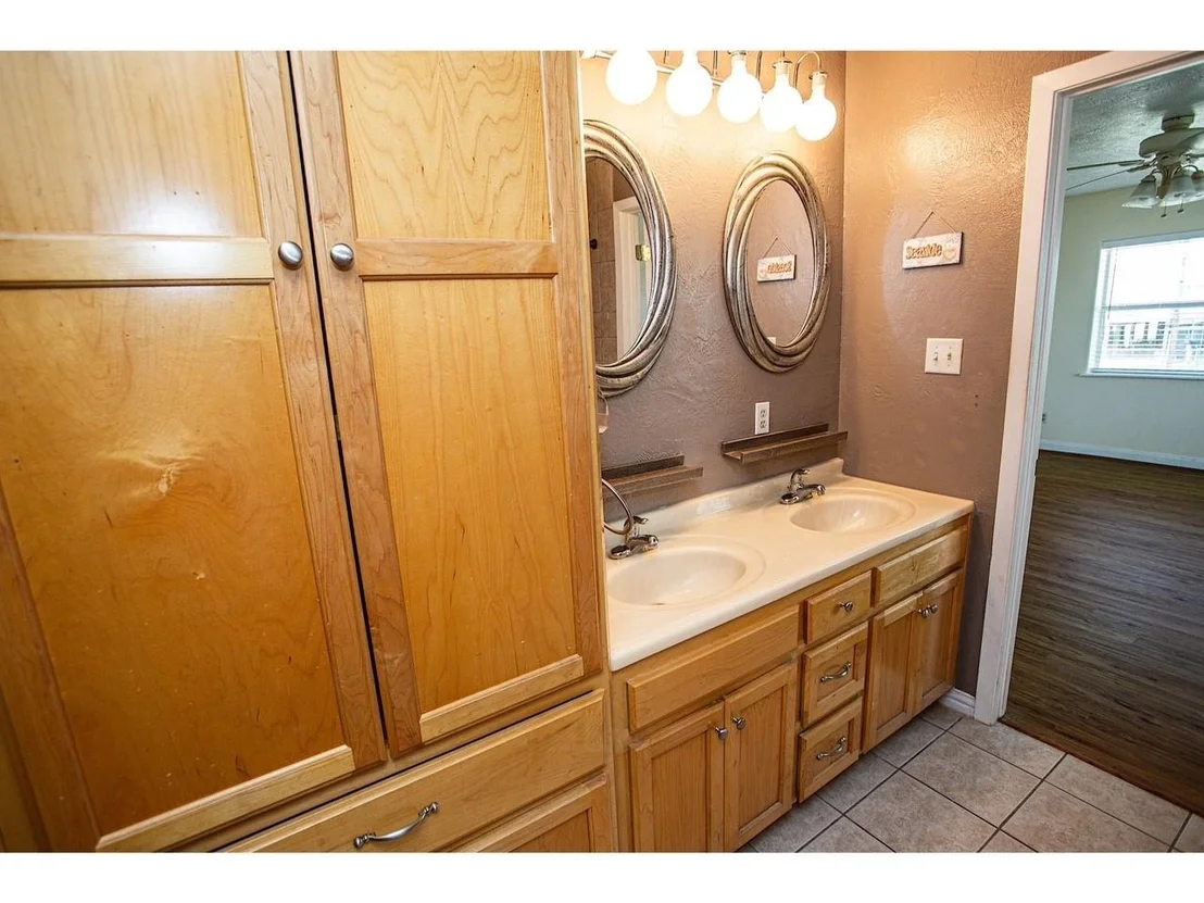 Photo of 419 Thunder Road