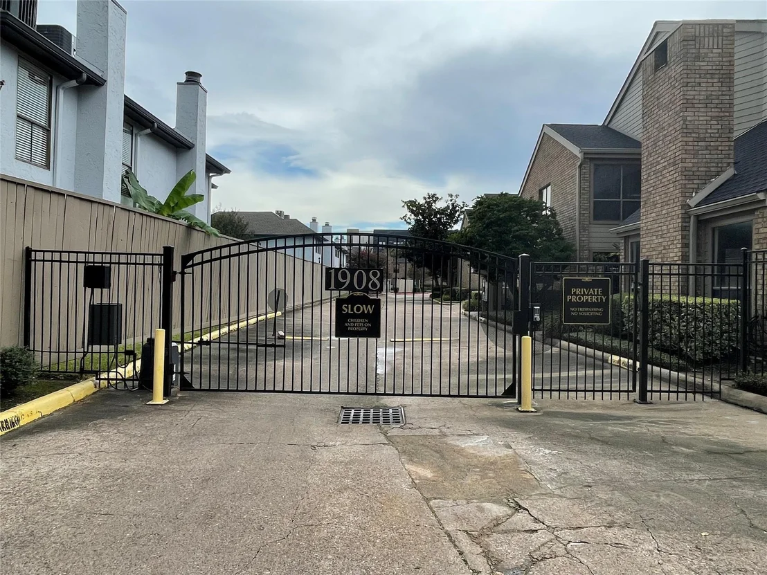 Photo of Unit 4 at 1908 Augusta Drive