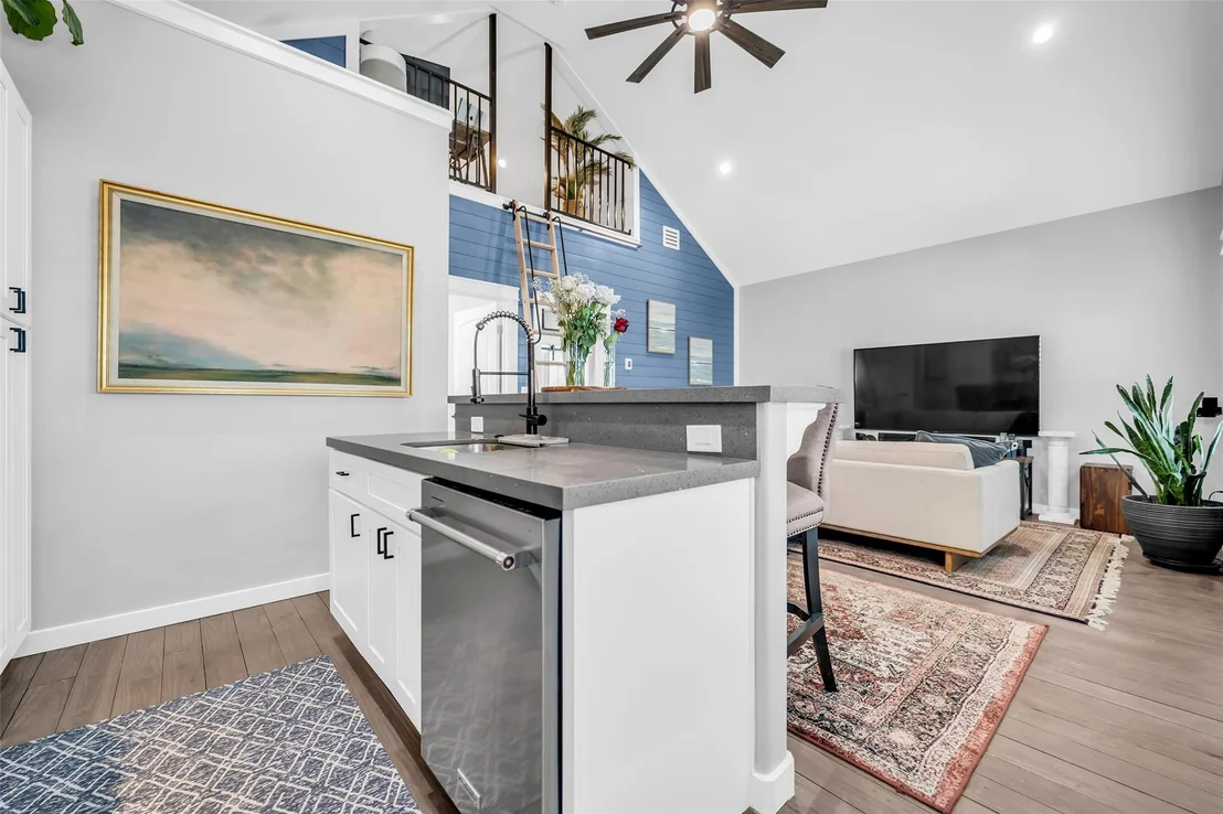 Photo of 1094 Cedar Lane