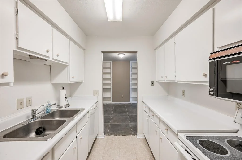 Photo of Unit 7 at 7575 Katy Freeway