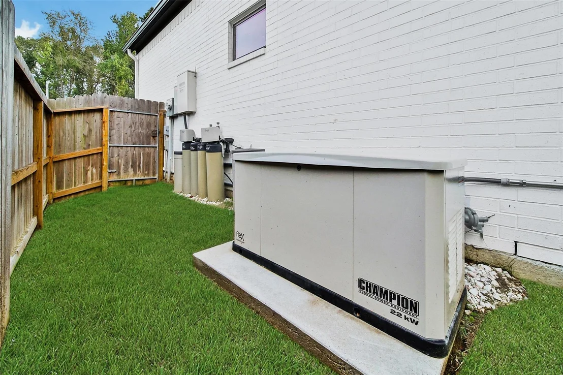 Photo of 16011 Bonjour Boulevard