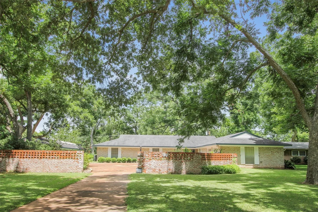 Photo of 536 Oak Drive