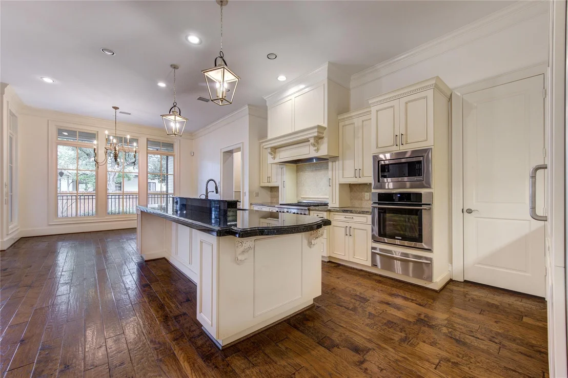 Photo of 4615 Laurel Street