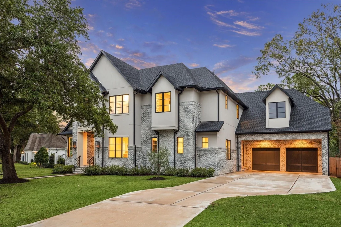 Photo of 526 Stoneleigh Drive