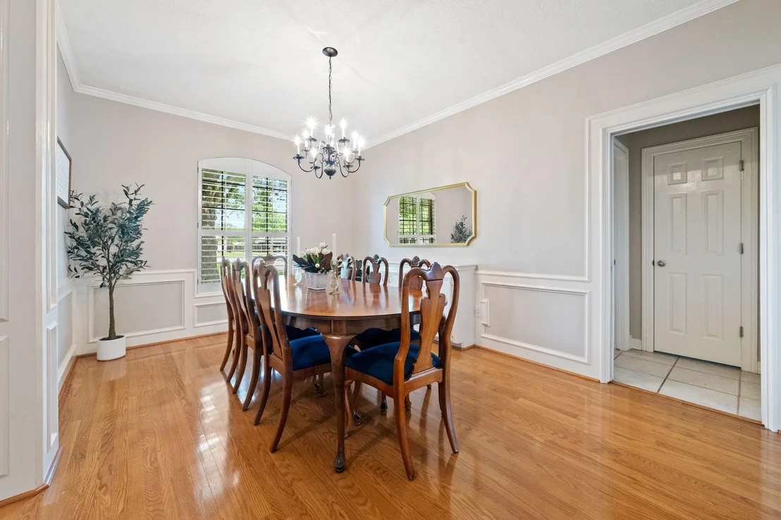 Photo of 302 River Oaks Drive