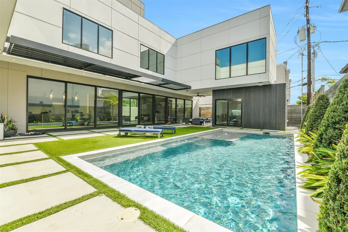 Photo of 3003 Virginia Street