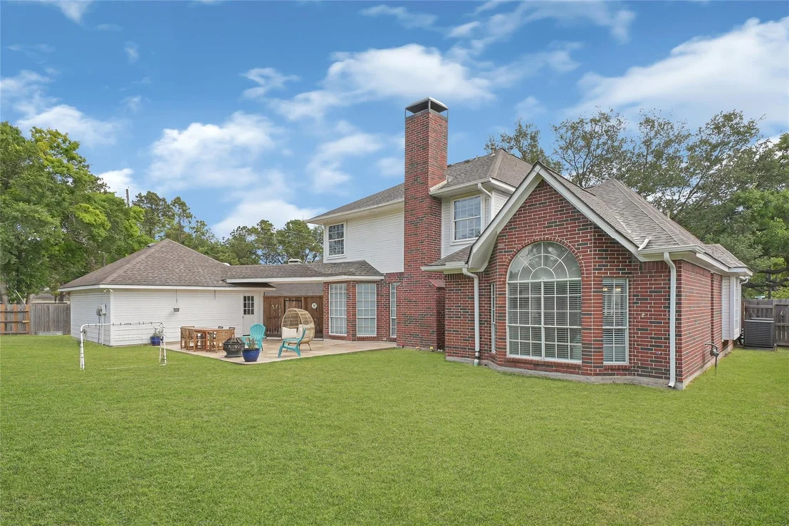 Photo of 1302 Blackthorne Drive