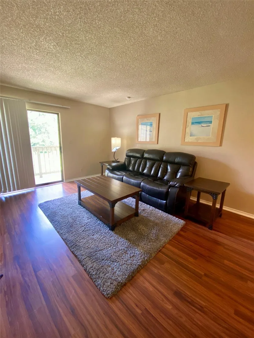 Photo of Unit 256D at 2501 Gulf Freeway