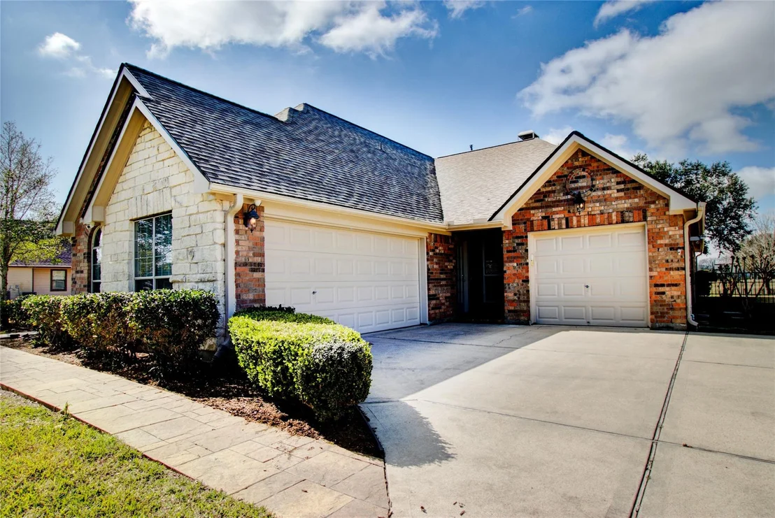 Photo of 3327 River Bend Drive