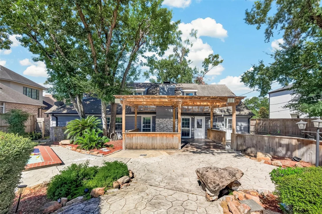 Photo of 418 N Wilcrest Drive