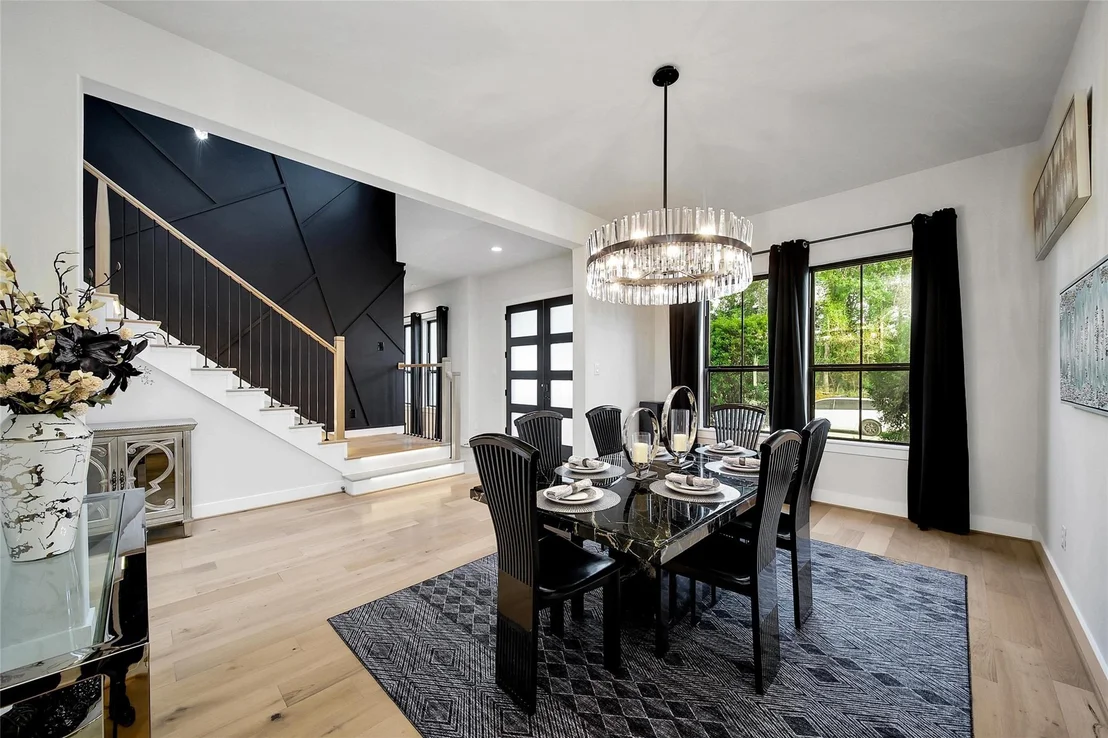 Photo of 16011 Bonjour Boulevard