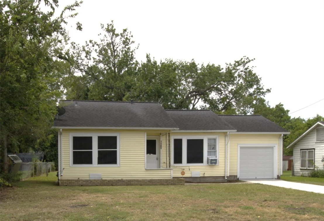 Photo of 1109 Manor Drive
