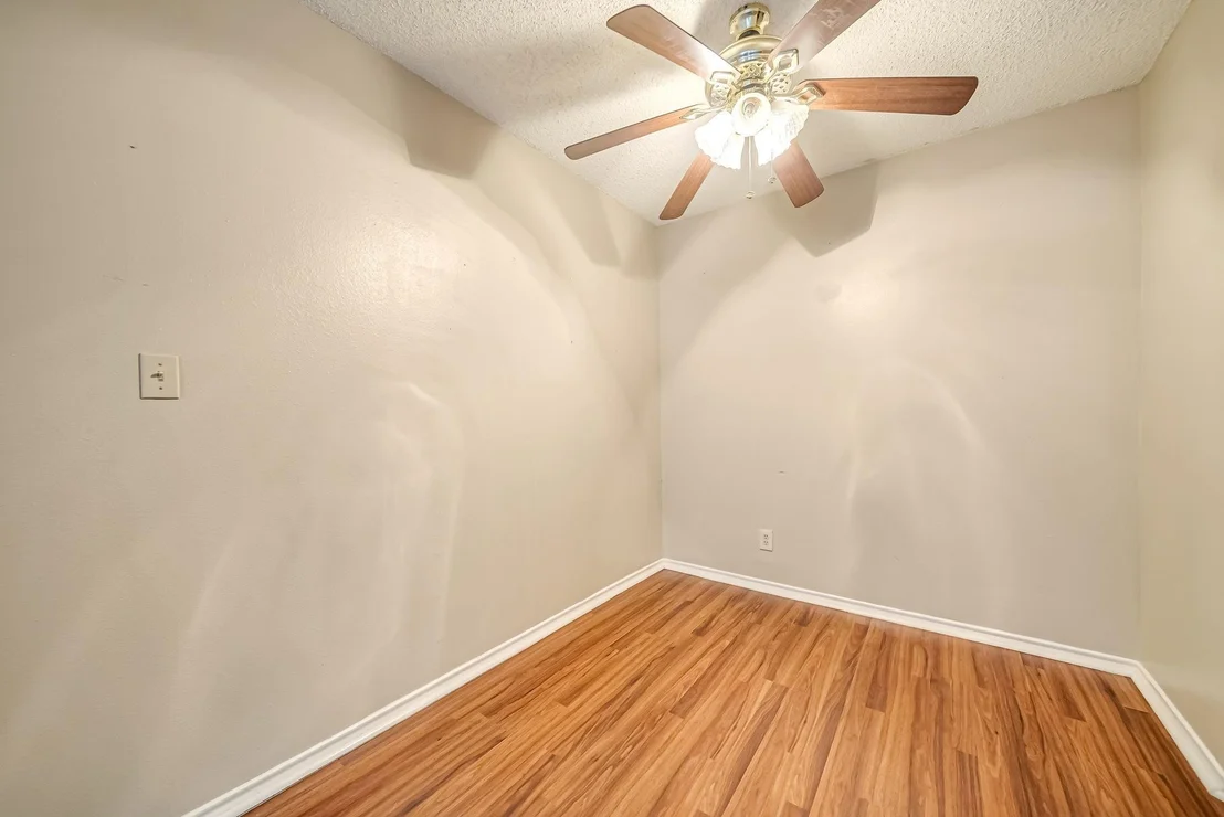 Photo of Unit 256D at 2501 Gulf Freeway