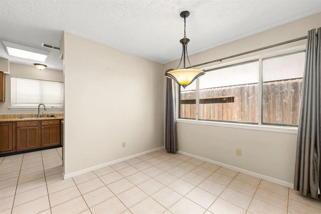 Photo of 21737 Castlemont Lane
