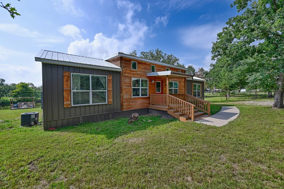 Photo of 515 Lakeview Lane