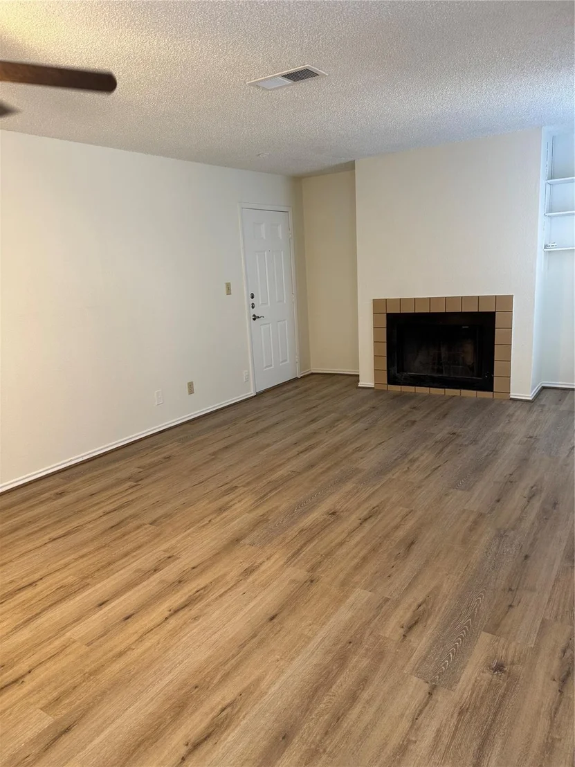 Photo of Unit 279B at 2501 Gulf Freeway