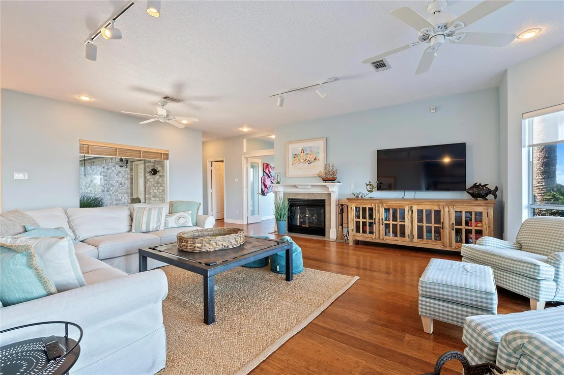 Photo of 5123 W Bayshore Drive