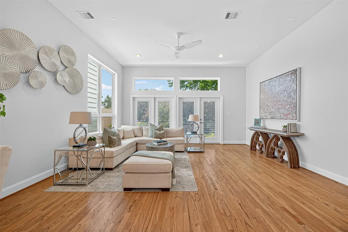 Photo of Unit B at 1205 Jackson Boulevard
