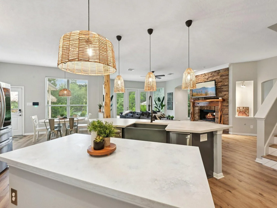 Photo of 2037 Lakeside Drive