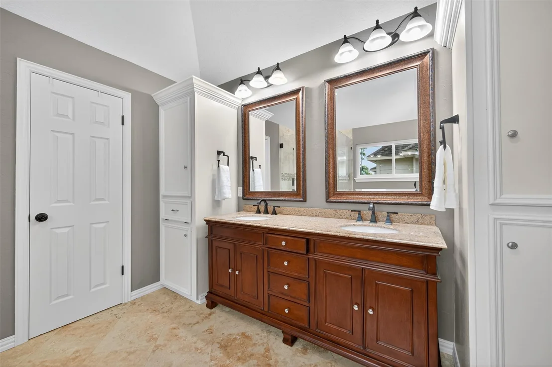 Photo of 17811 Woodlode Lane