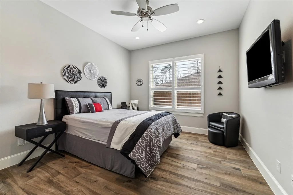 Photo of 16006 Broadwater Drive