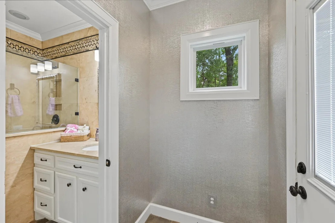 Photo of 10933 Lake Forest Drive