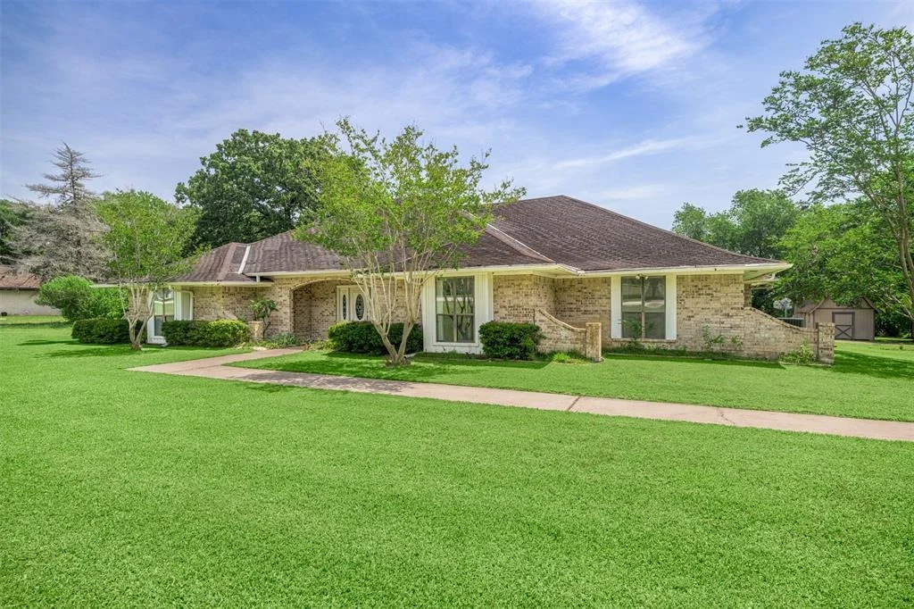 Photo of 207 Oak Hill Drive