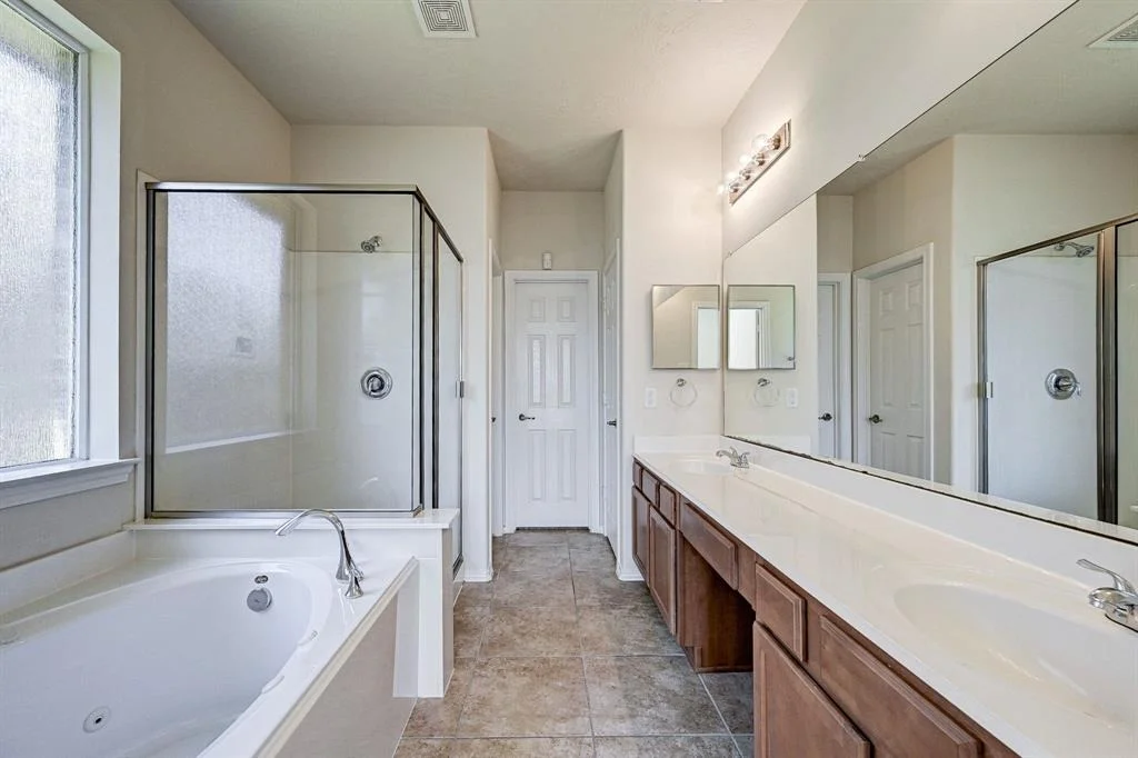 Photo of 25039 Lenora Drive