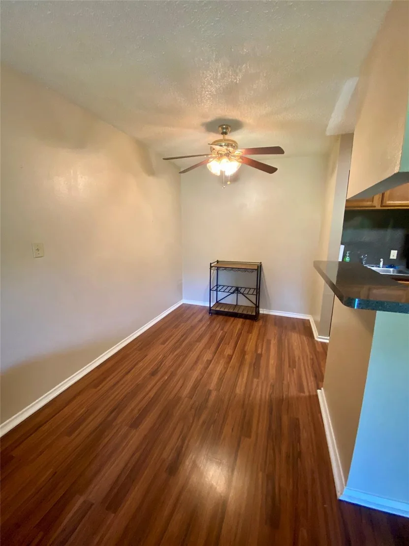 Photo of Unit 256D at 2501 Gulf Freeway