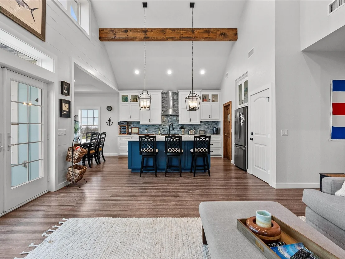 Photo of 822 W 2nd Street