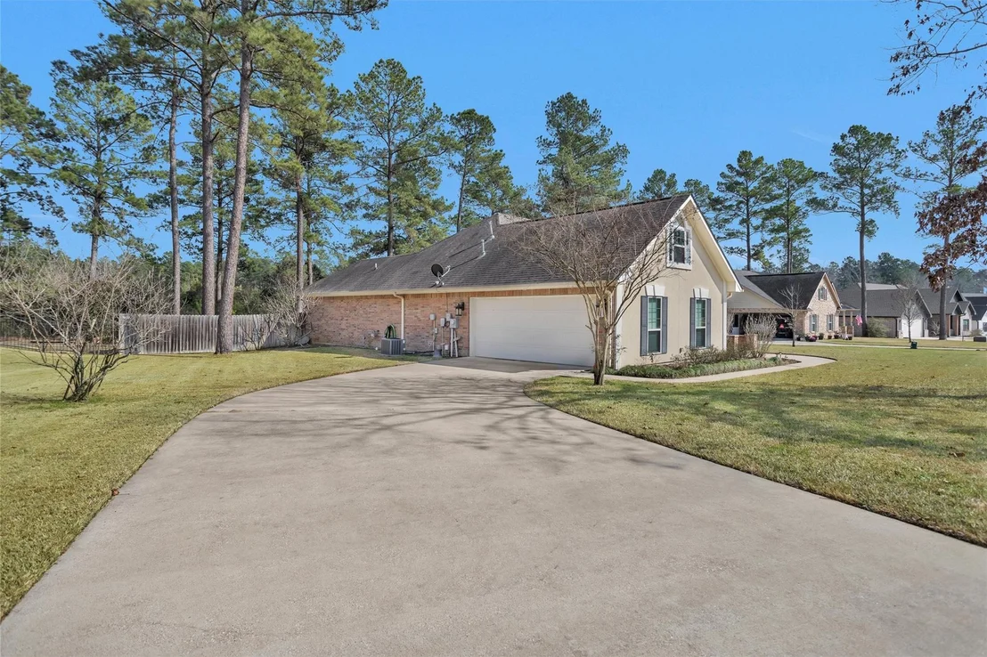 Photo of 300 Deer Trace Boulevard