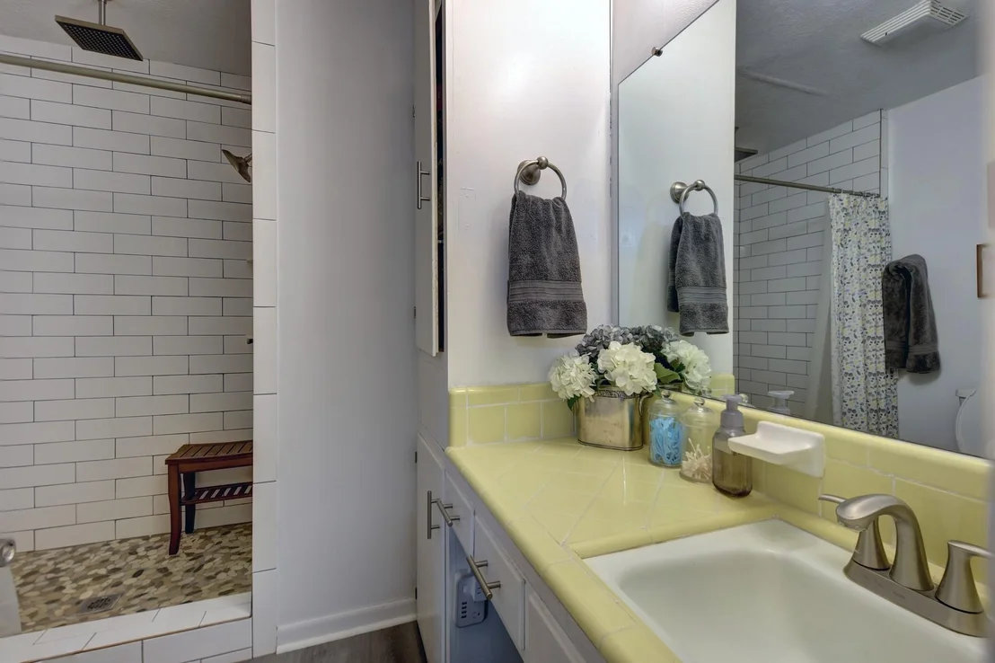 Photo of 204 Meadow Lane