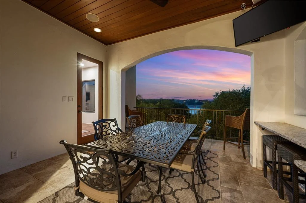 Photo of 1404 Hurst Creek Road