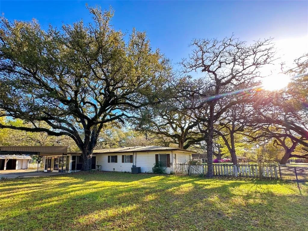 Photo of 206 Oak Cluster Drive