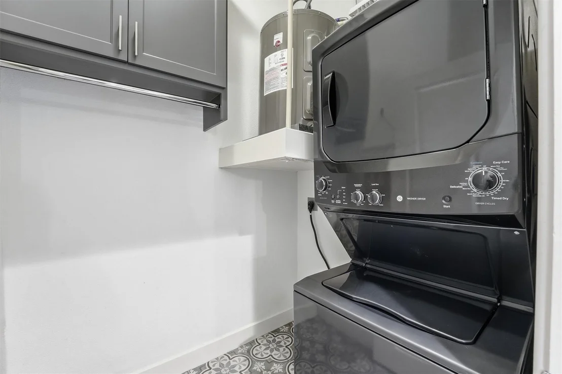 Photo of Unit 4113 at 1901 Post Oak Boulevard