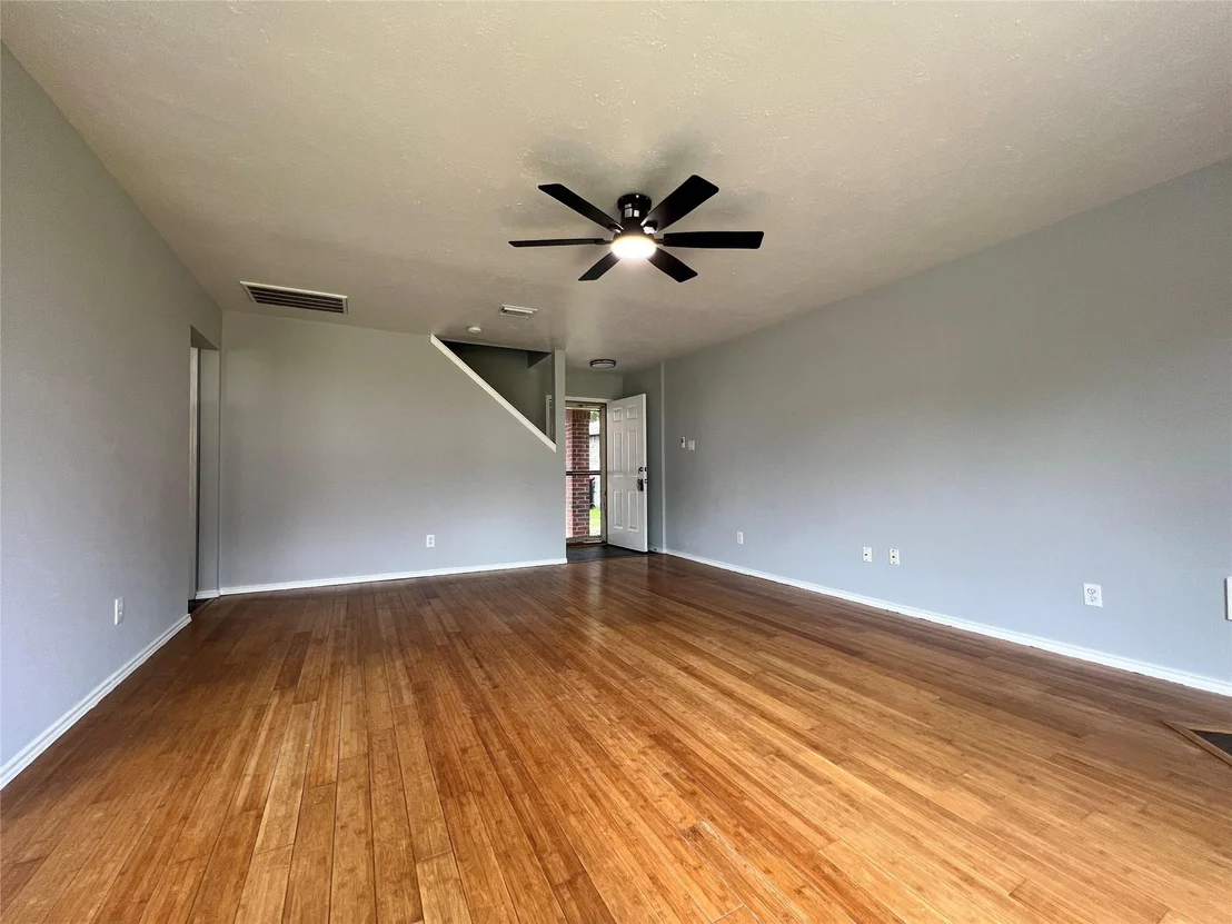 Photo of 919 N Oak Drive
