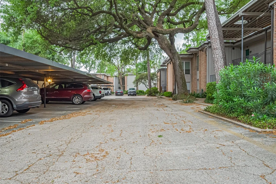 Photo of Unit 19 at 8211 Katy Freeway
