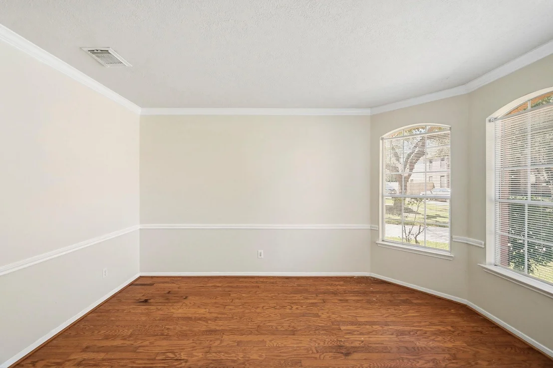 Photo of 215 Crabapple Drive