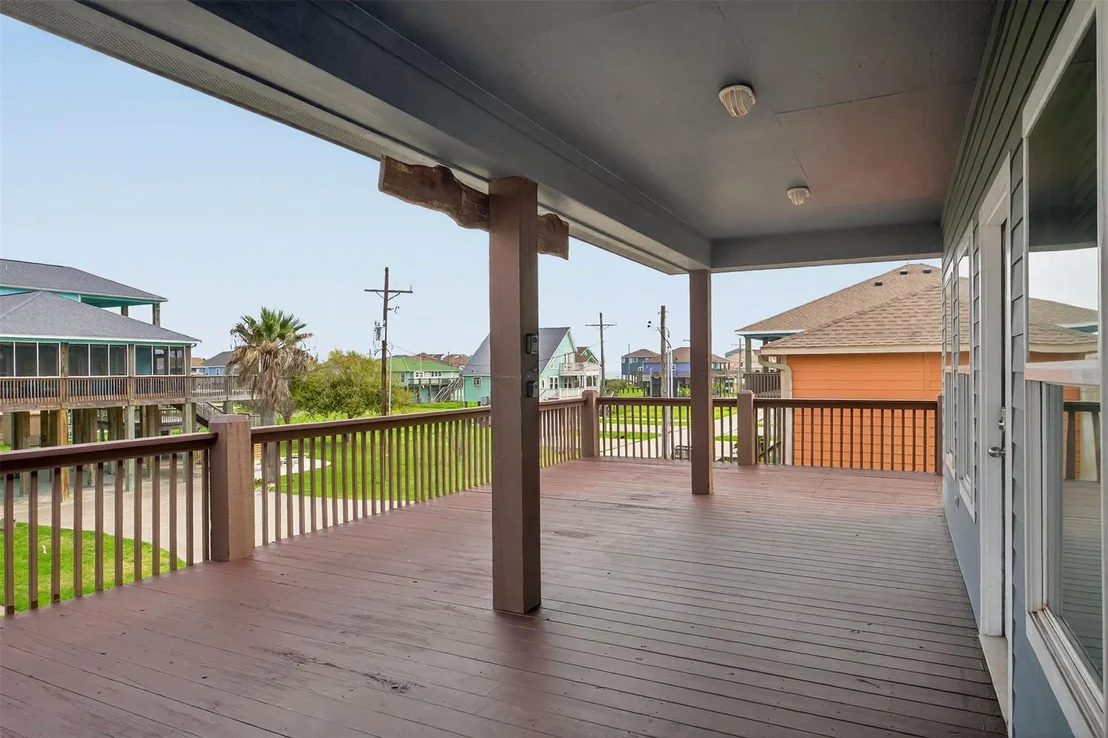 Photo of 871 Surfview