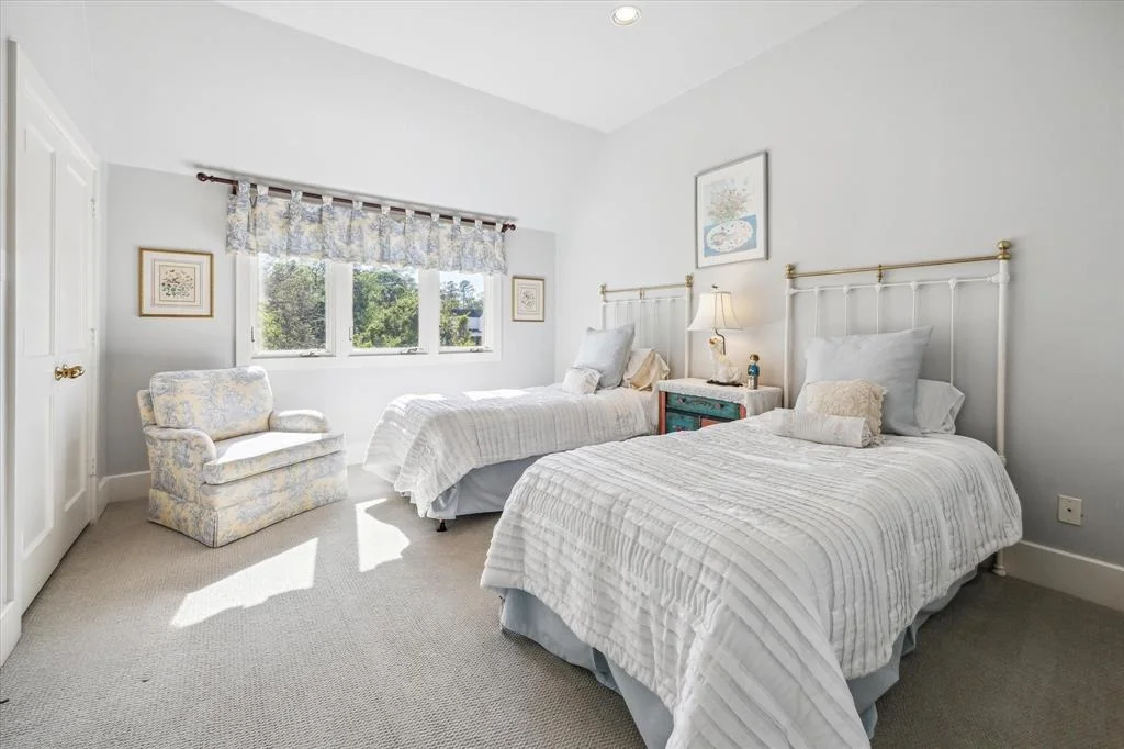 Photo of 15 River Circle