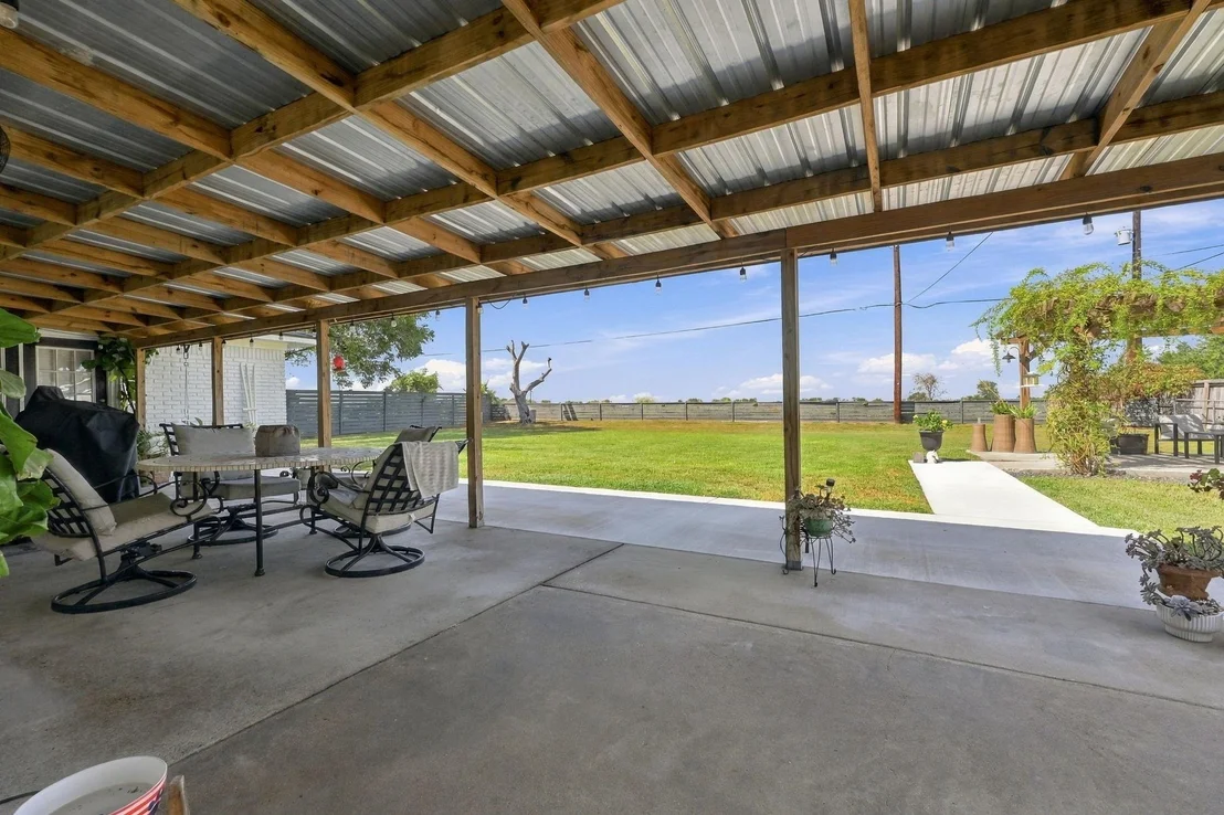 Photo of 100 N Oak Drive